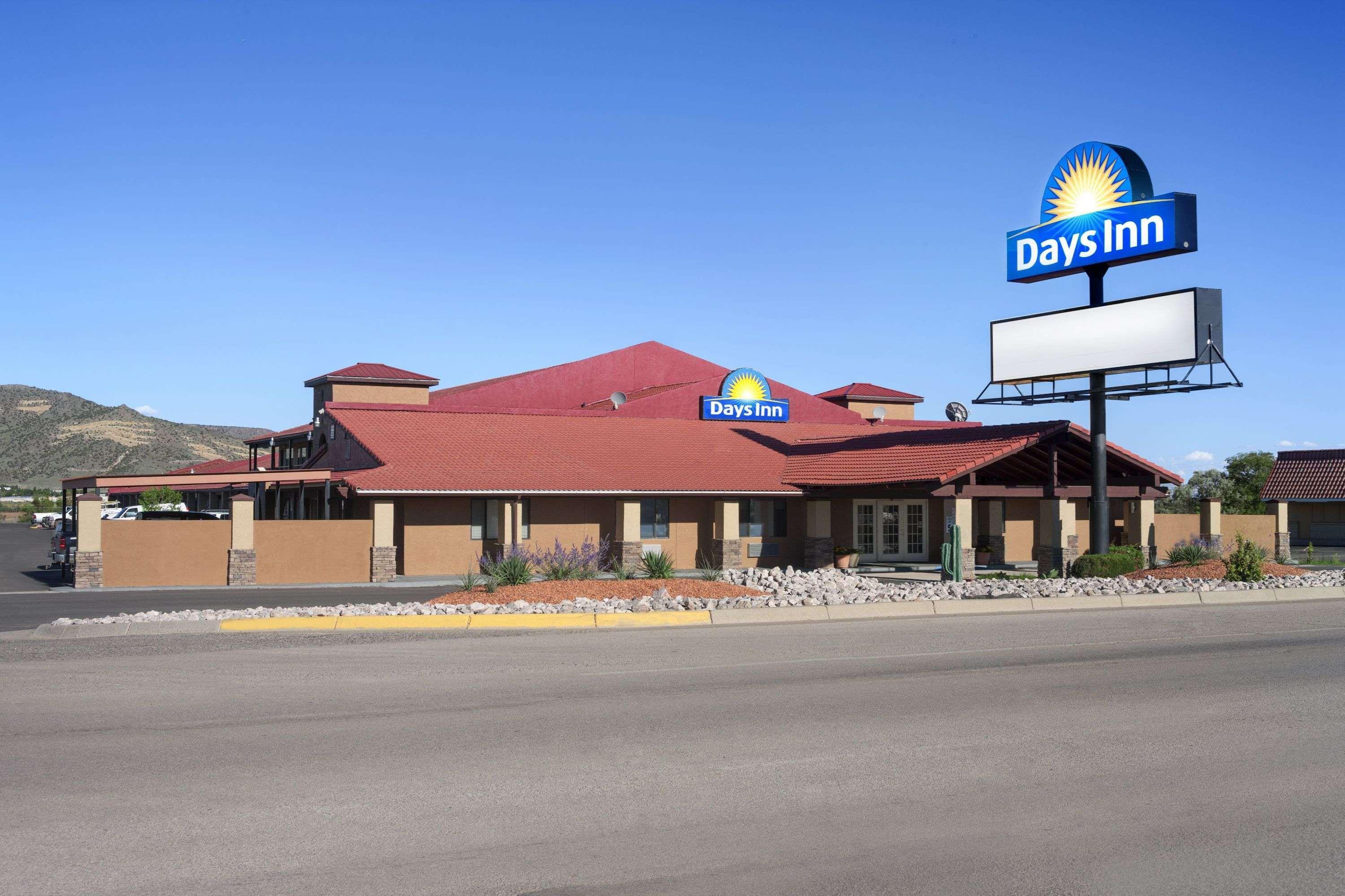 Days Inn By Wyndham Грантс Екстериор снимка